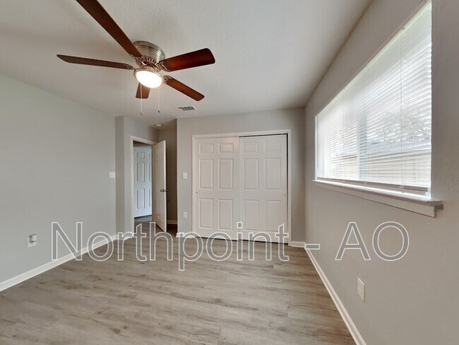 Building Photo - 3207 Daniel Dr