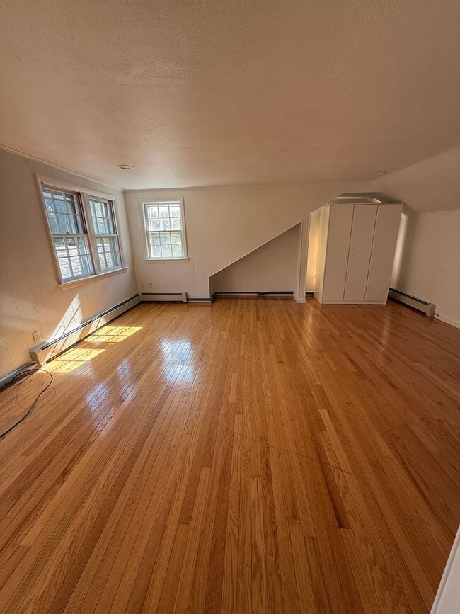Building Photo - A second floor 1 bed/bath unit, in a multi...