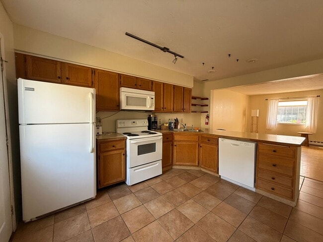 Building Photo - 3 Bedroom Townhome in Woods Edge!
