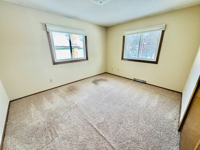 Building Photo - "Spacious 4-Bedroom Home in Blaine with 2 Full Baths and Nearly 2,000 Sq Ft of Comfort with 2 flo...