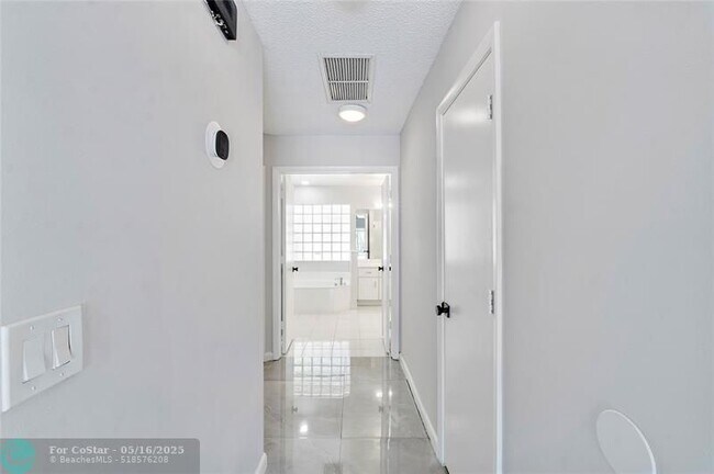 Building Photo - 10434 NW 6th Ct
