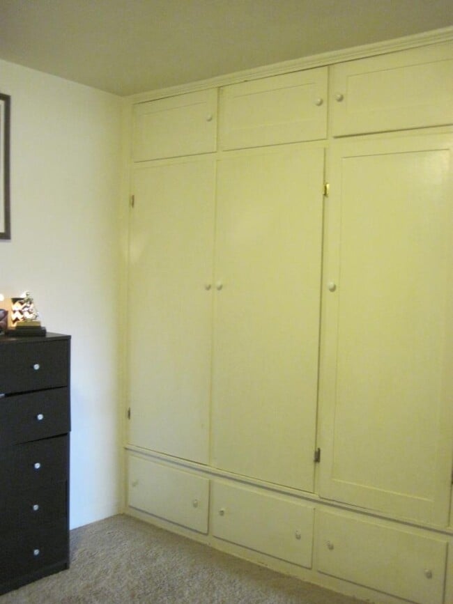 Building Photo - This perfect 2-bedroom, 1-bathroom Apartment with Great Location!