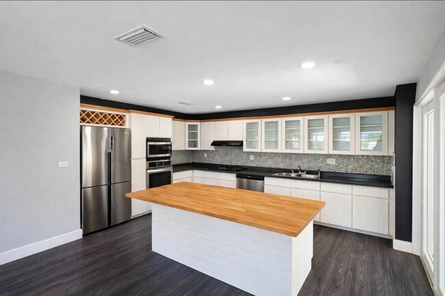 Building Photo - 3216 SW 23rd Terrace