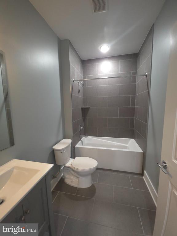 Building Photo - 3925 Haverford Ave