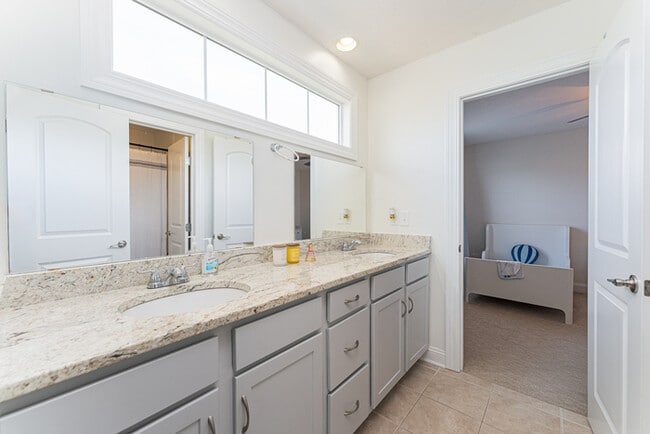 Building Photo - Stunning home in Olentangy schools!