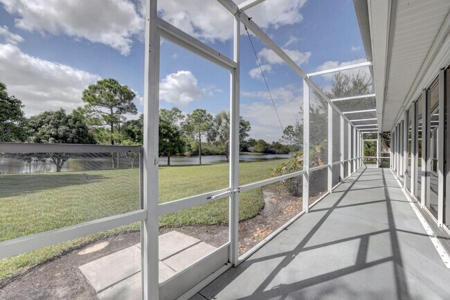 Building Photo - 8028 Plantation Lakes Dr