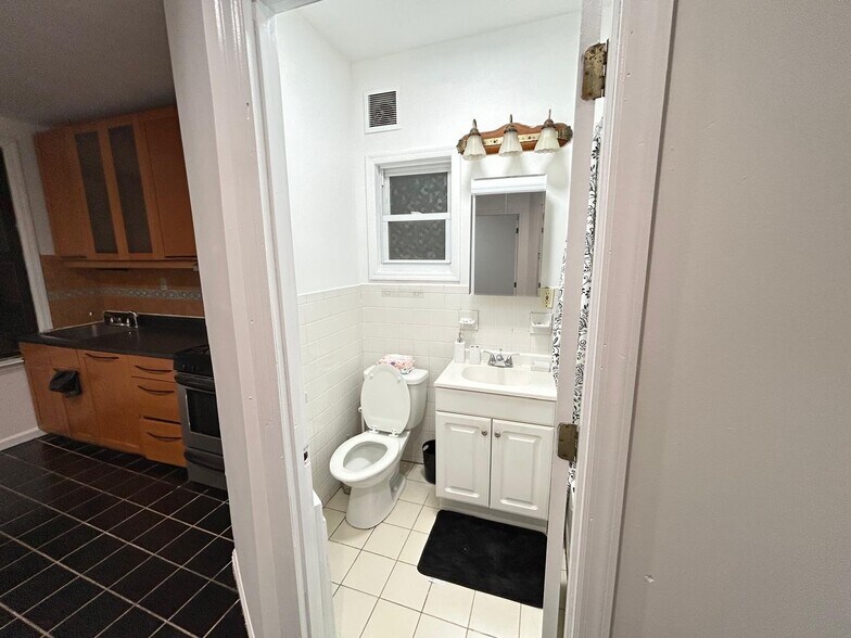 Building Photo - 318 71st St