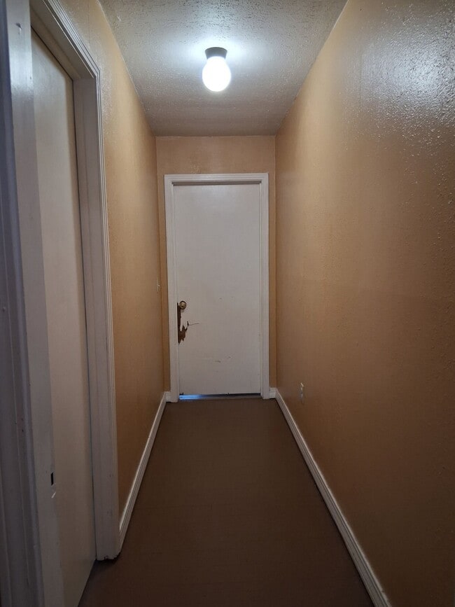 Building Photo - 1215 Tara Rd