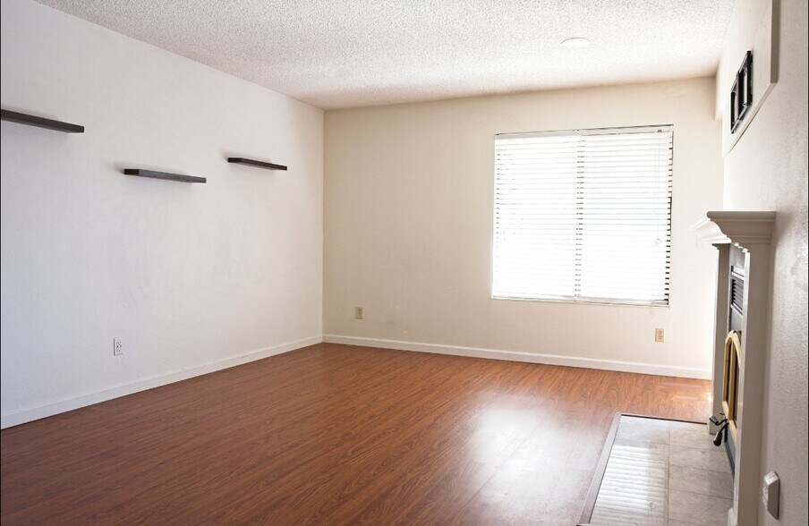 Building Photo - 173 Park Place Dr