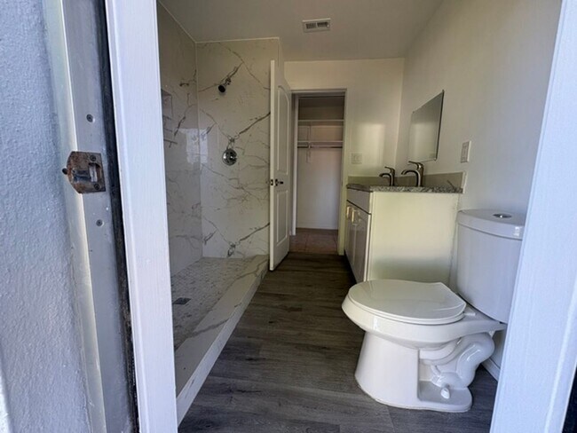 Building Photo - ****TWO WEEK FREE**** Charming 2-Bedroom Ranch in Cape Coral’s Bimini Basin Neighborhood