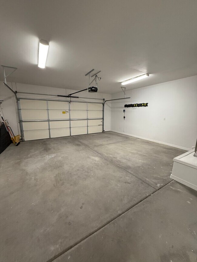 Building Photo - Beautiful home in Sonoma Springs! 4bed, 2.5 baths