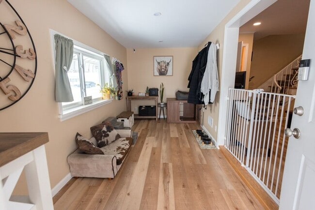 Building Photo - Remodeled 2BR House