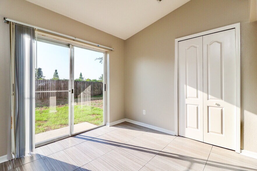Building Photo - 18032 Birdwater Dr