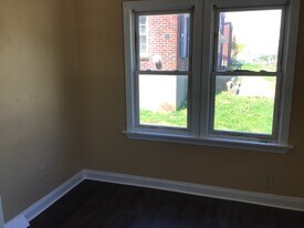 Building Photo - 186 Comstock St