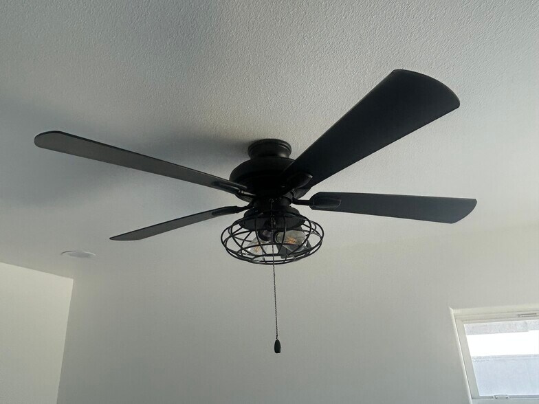 Building Photo - 3705 Sunset Ln