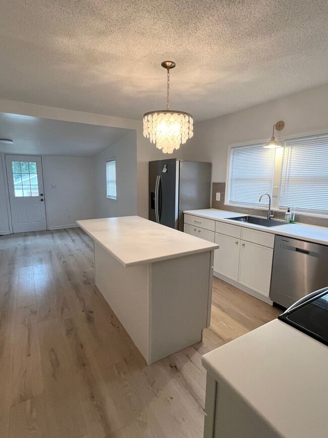 Building Photo - 3 Bedroom 2 Bath house Great Swannanoa Loc...