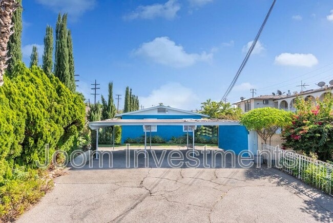 Building Photo - 818 Mayflower Ave