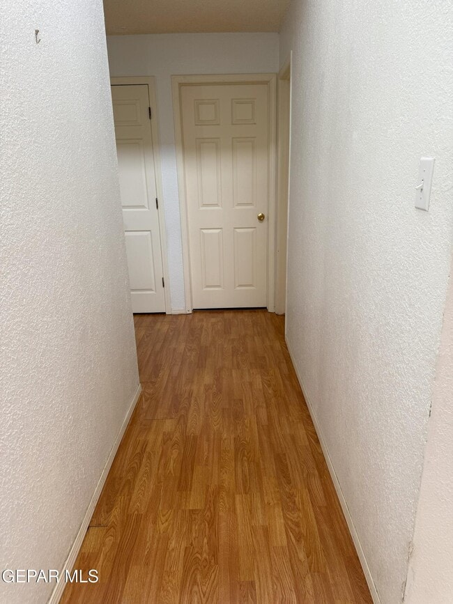 Building Photo - 6909 Canyon Run Dr