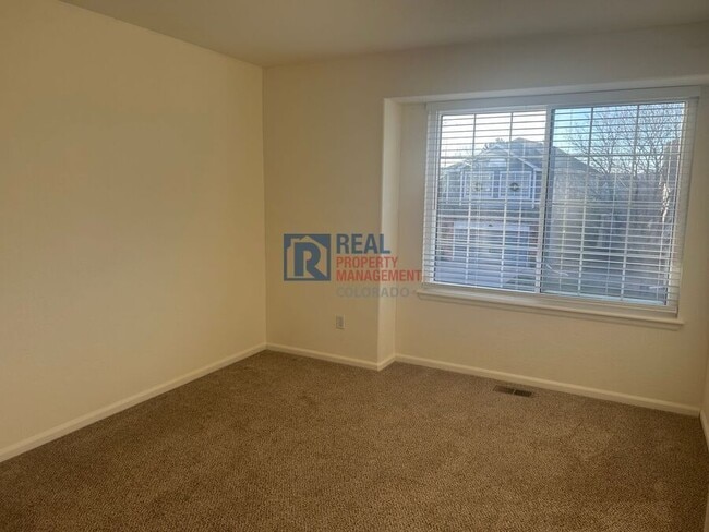 Building Photo - 9044 Edgewood St