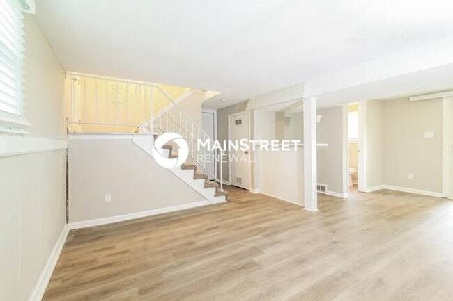 Building Photo - 3 Bedroom Pet-Friendly Home in Parkville, MO with Main Street Renewal