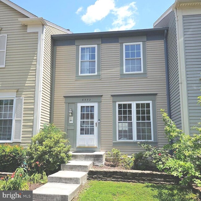 Building Photo - 6552 Old Carriage Ln