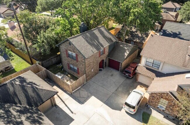 Building Photo - 11 Regency Ln