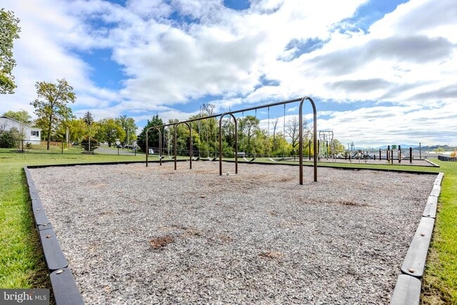 Building Photo - 110 Charing Cross Dr