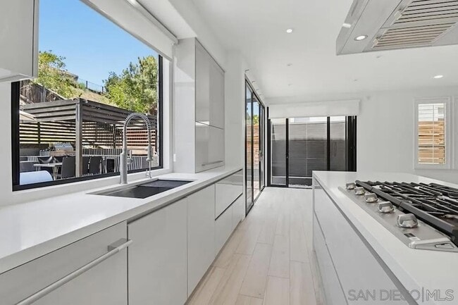 Building Photo - 561 Bayona Loop