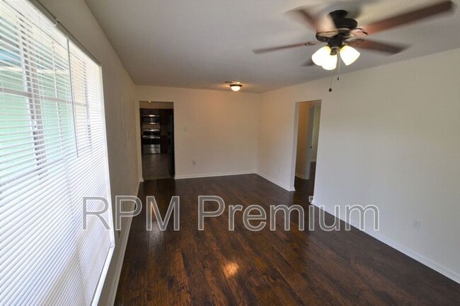 Building Photo - 1857 Theron Dr