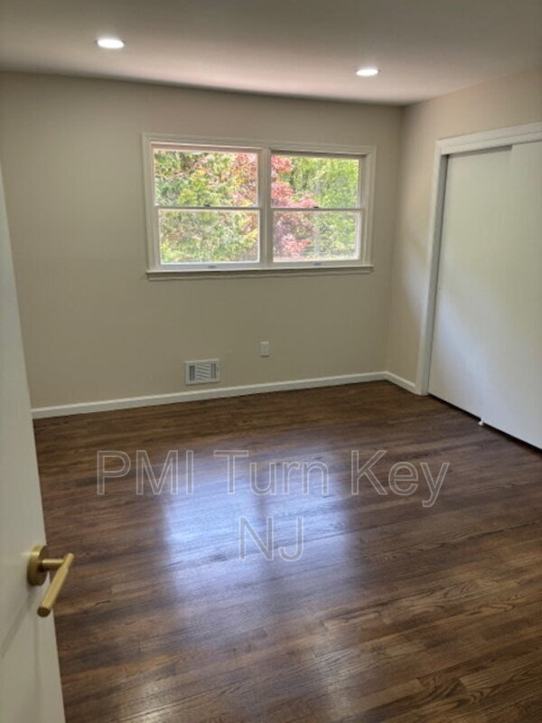 Building Photo - 127 Stockton Ave