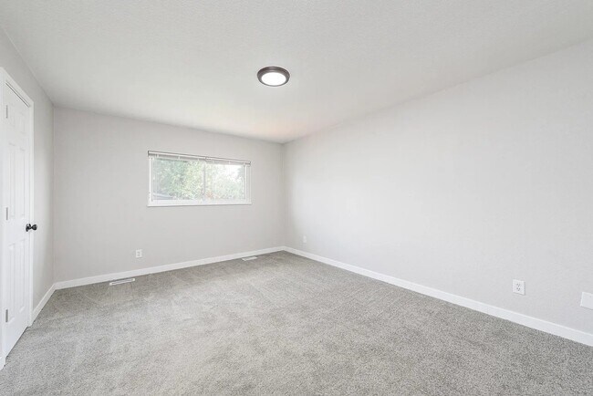 Secondary upstairs bedroom - 18912 E Kansas Dr