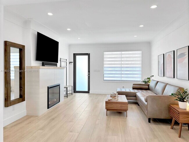 Building Photo - 130 SW 25th Rd