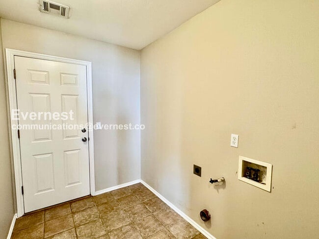 Building Photo - 1412 W 117th St S