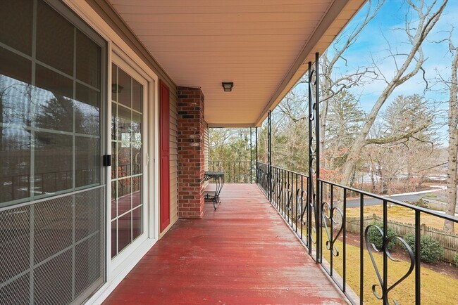 Building Photo - 110 Oswego St