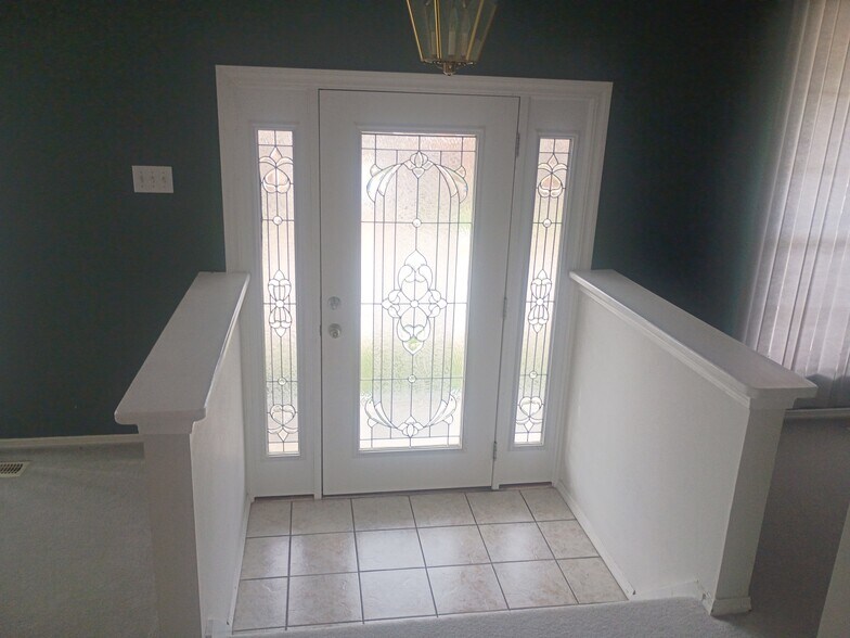 Building Photo - 4863 Vermilion Dr