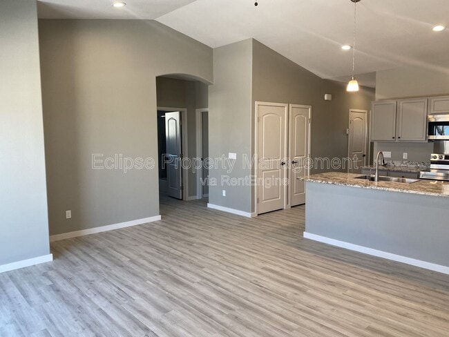 Building Photo - 511 Crestone Ave