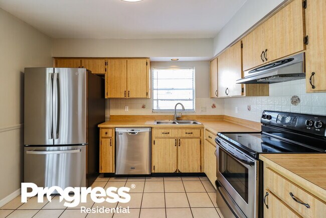 Building Photo - 2825 Cedaridge Dr