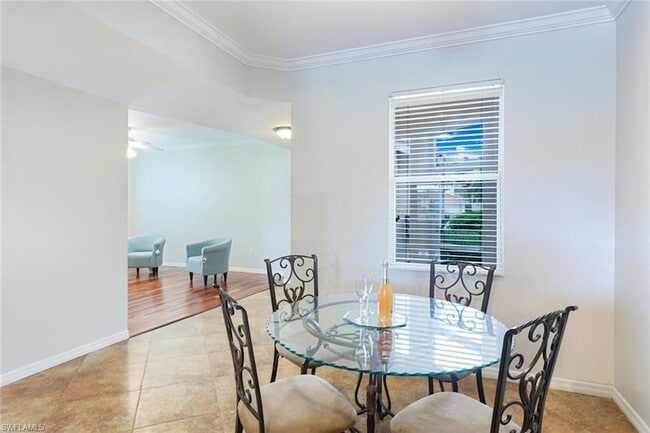 Building Photo - 360 Robin Hood Cir