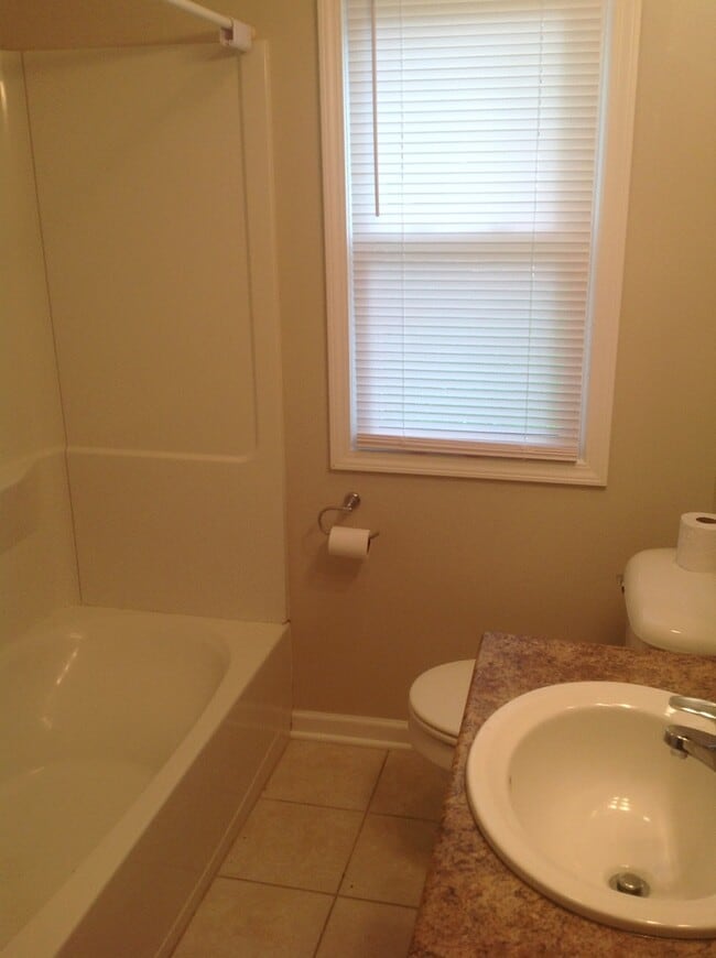 Building Photo - Premium Ralston Location!   Cozy 3 Bedroom...