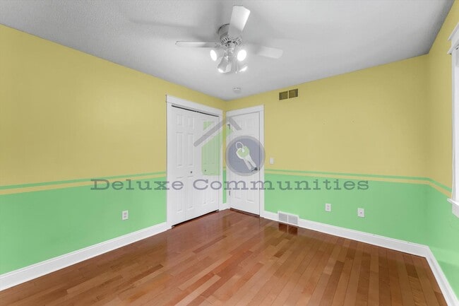 Building Photo - Beautiful Spacious 4 Bedroom Kentwood Home