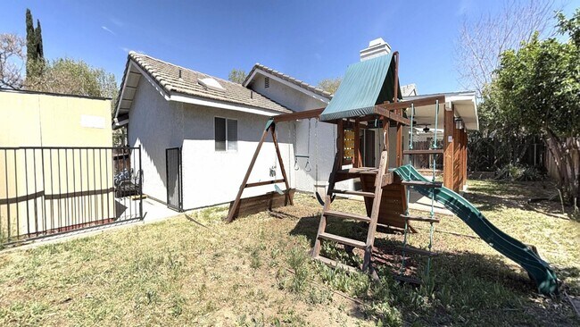 Building Photo - 1562 Campus Ave