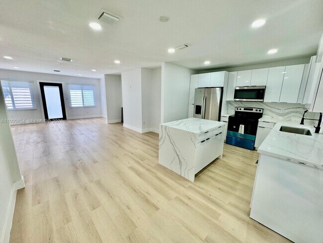 Building Photo - 4131 NW 11th Pl