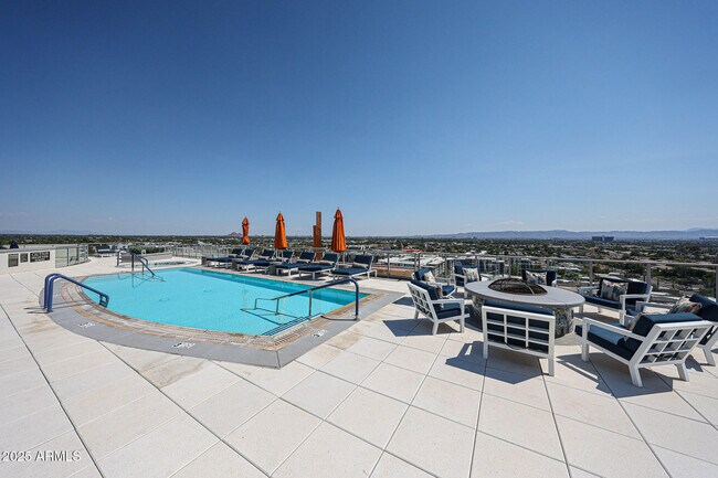 Building Photo - 2211 E Camelback Rd