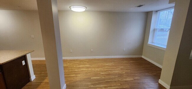 Building Photo - 20 Pond St