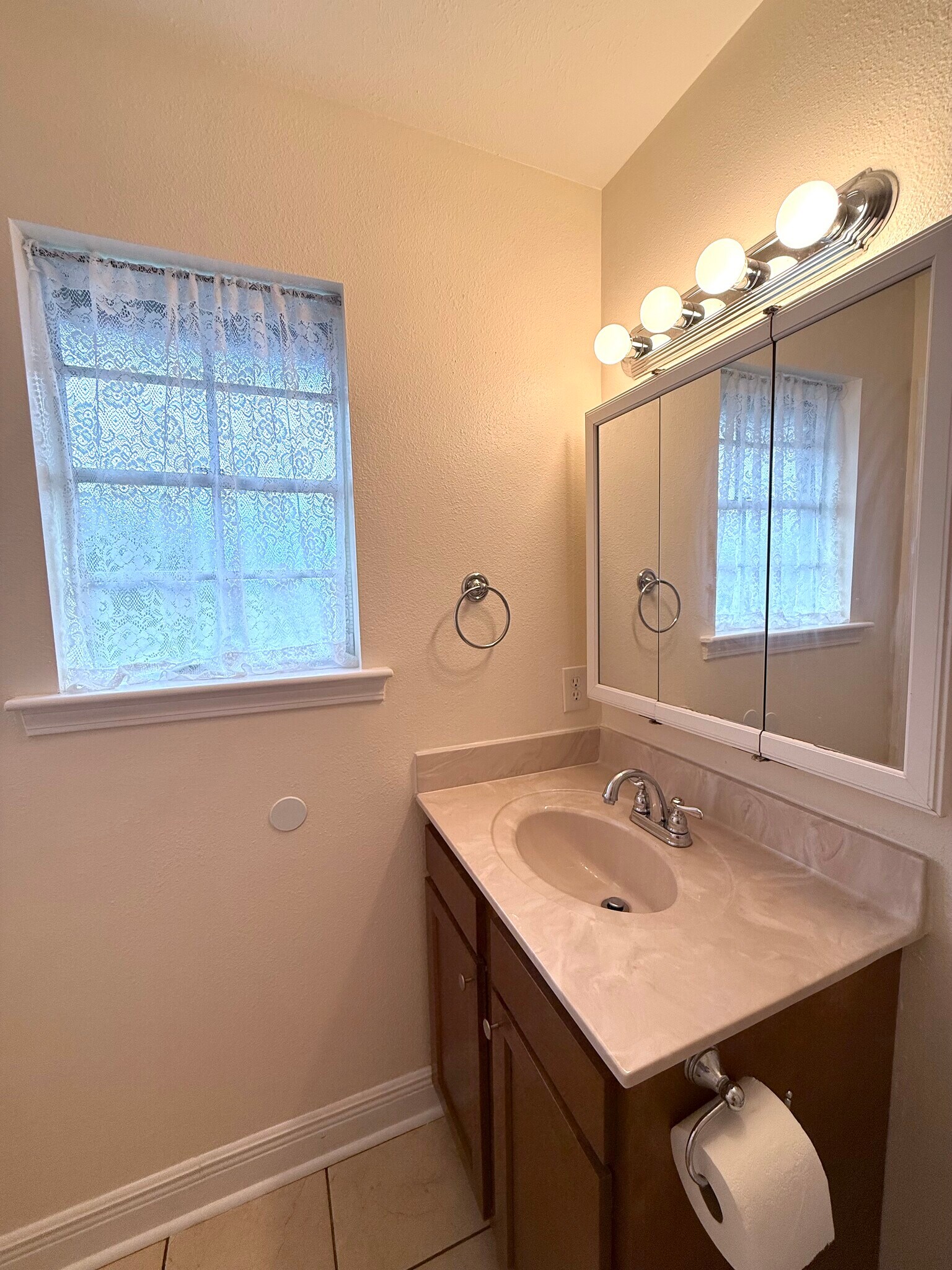 Primary Bathroom - 1114 Williams Blvd