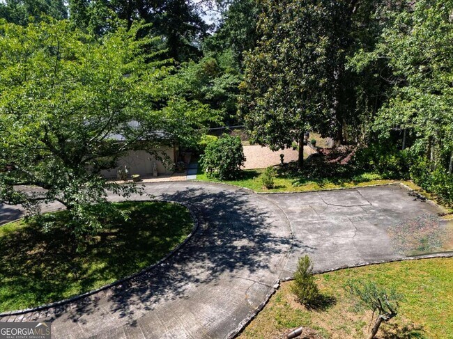 Building Photo - 2538 Parkside Dr NE