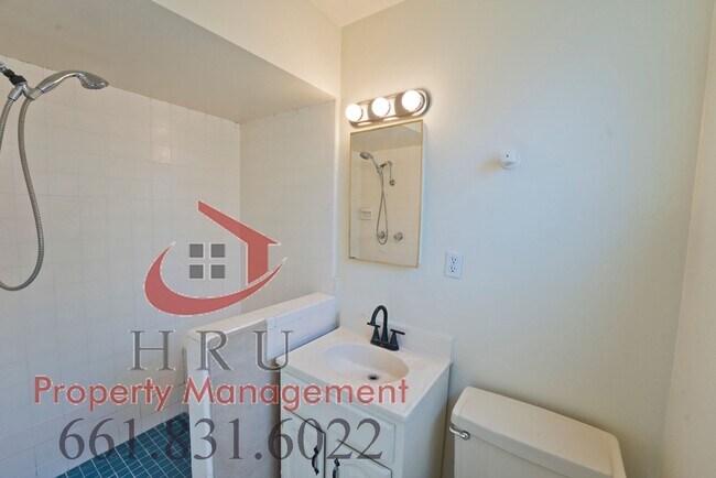 Building Photo - SW Bakersfield 3 bed/2bath