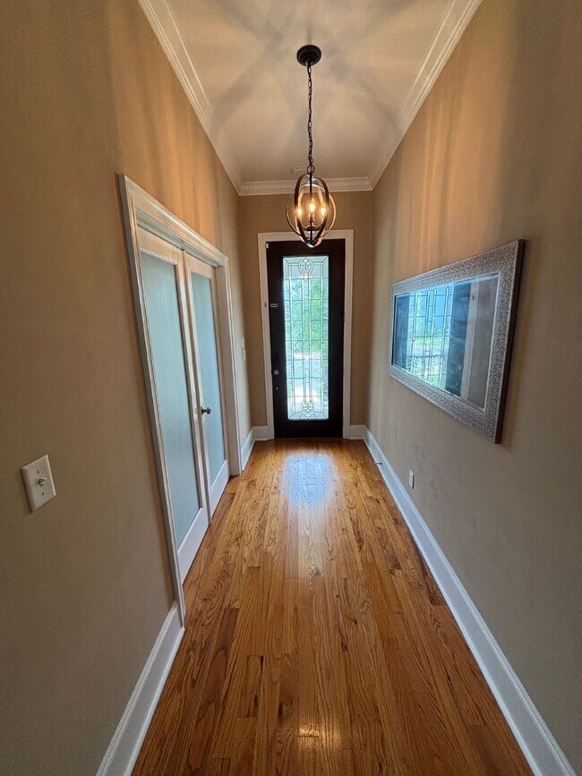 Building Photo - Charming 3-Bedroom Home in Southwood – Spacious Living & Oversized Backyard! Wash/Dryer on site