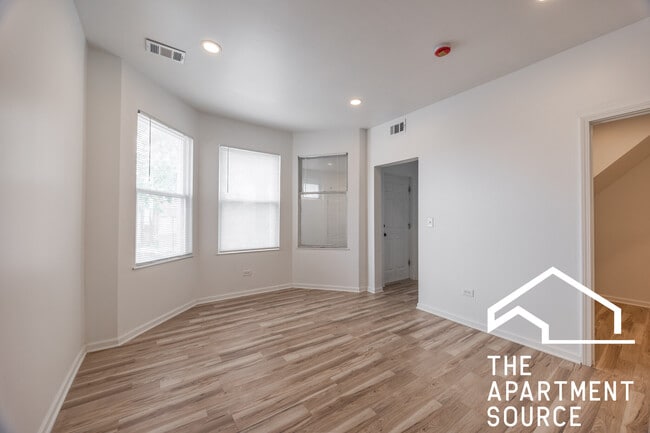 Building Photo - 3140 N Kimball Ave