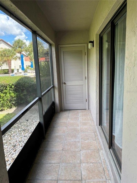 Building Photo - 750 Avenida Estancias